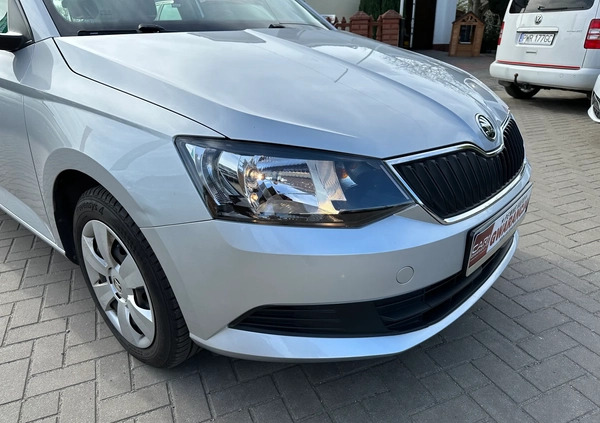 Skoda Fabia cena 33600 przebieg: 52000, rok produkcji 2017 z Działoszyn małe 596